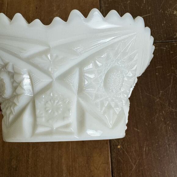 Vintage LE Smith Milk Glass Candy Dish Sawtooth Rim Hobstar‎ Starburst Pattern - Picture 6 of 8